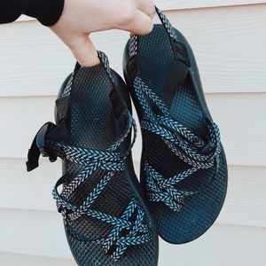 BLACK AND WHITE CHACOS